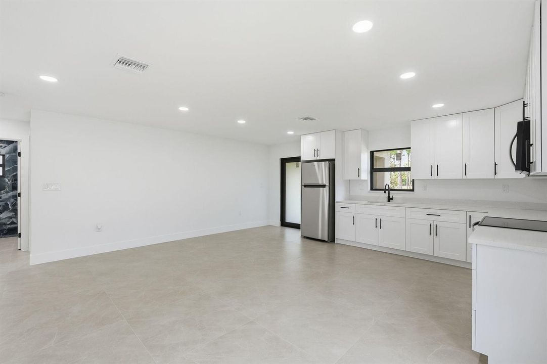 27-web-or-mls-18477_W_Sycamore_Dr_06374