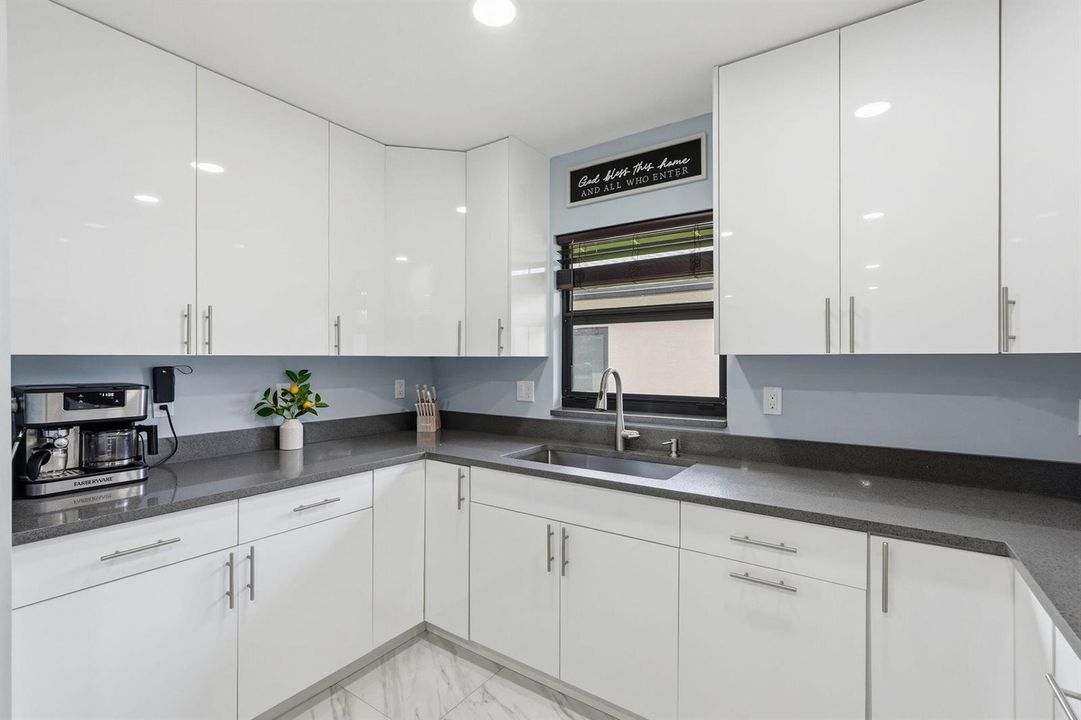 62-web-or-mls-18477_W_Sycamore_Dr_06527