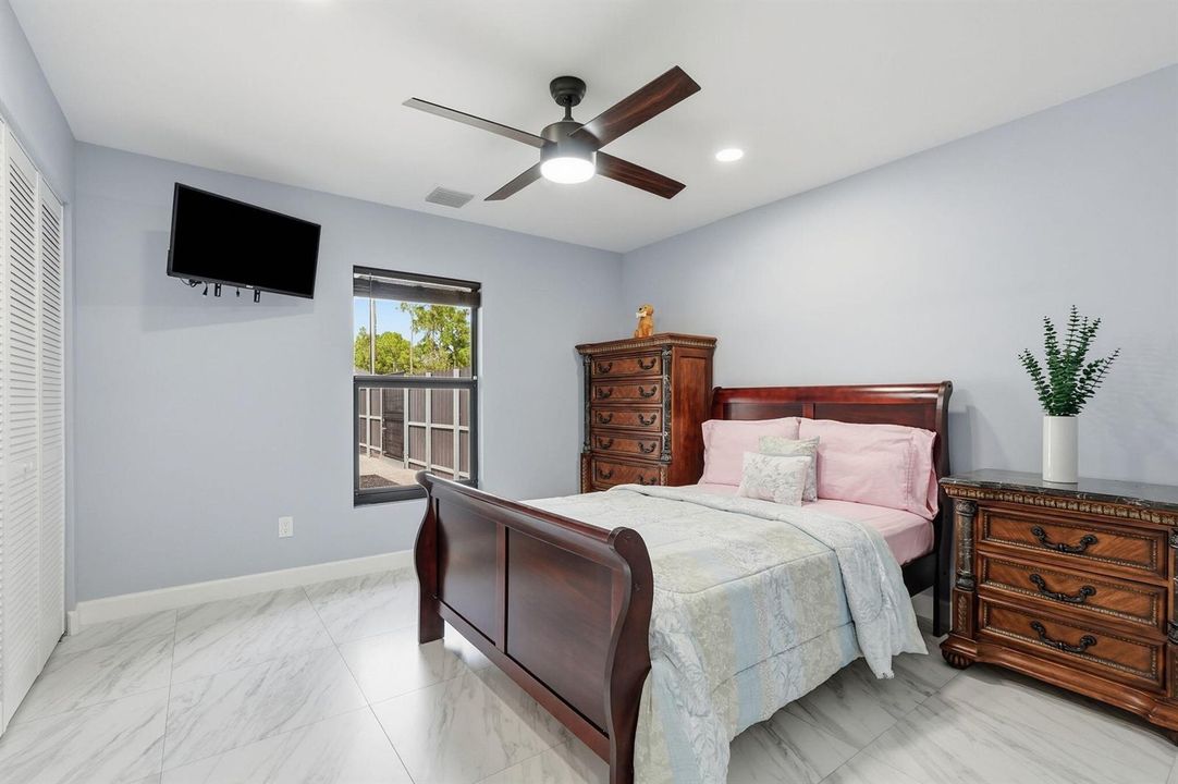 37-web-or-mls-18477_W_Sycamore_Dr_06416