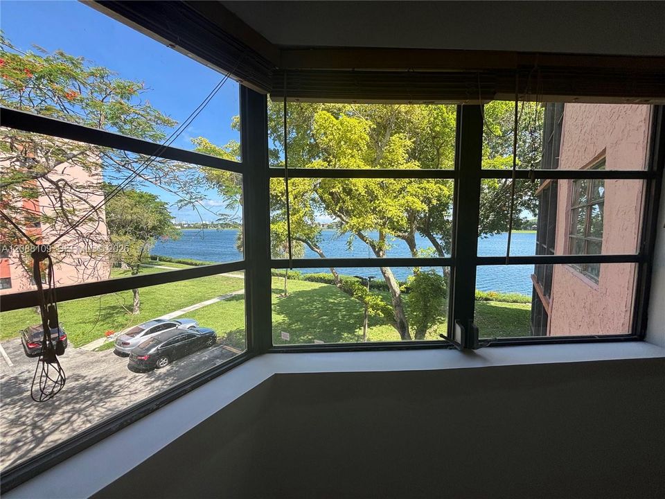 For Sale: $169,900 (1 beds, 1 baths, 1100 Square Feet)