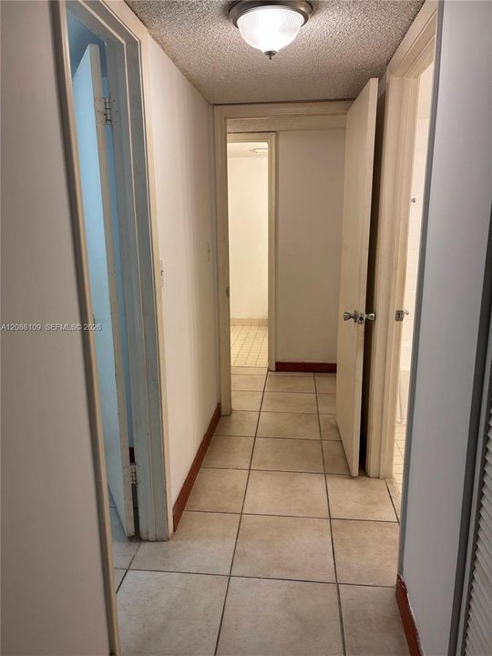 For Sale: $169,900 (1 beds, 1 baths, 1100 Square Feet)