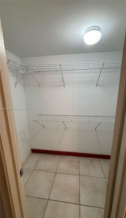 For Sale: $169,900 (1 beds, 1 baths, 1100 Square Feet)