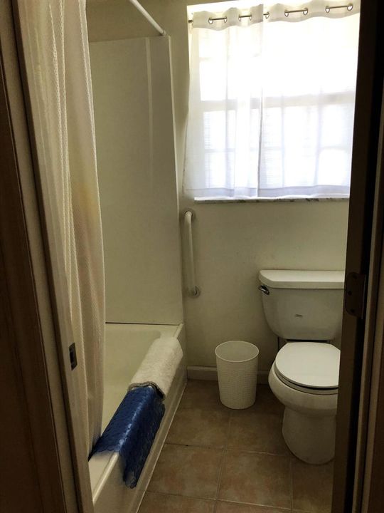 PRIVATE BATH AREA