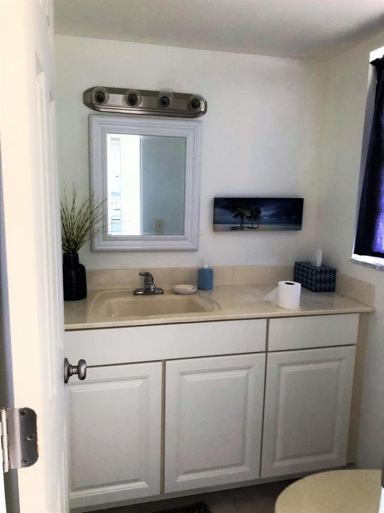 EXTRA 1/2 BATH