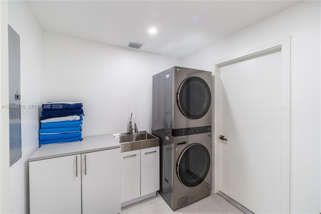 En Renta: $25,000 (4 camas, 3 baños, 0 Pies cuadrados)