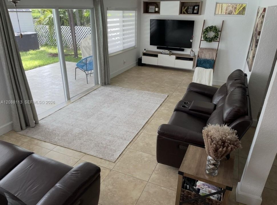 En Venta: $999,999 (3 camas, 2 baños, 1719 Pies cuadrados)