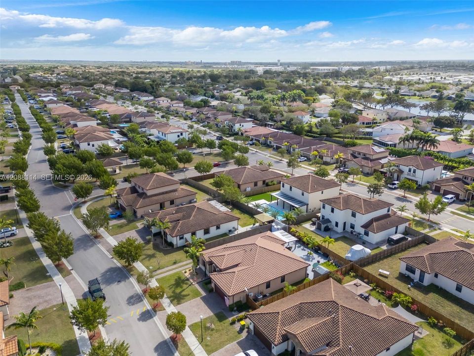 待售: $615,000 (4 贝兹, 3 浴室, 2178 平方英尺)