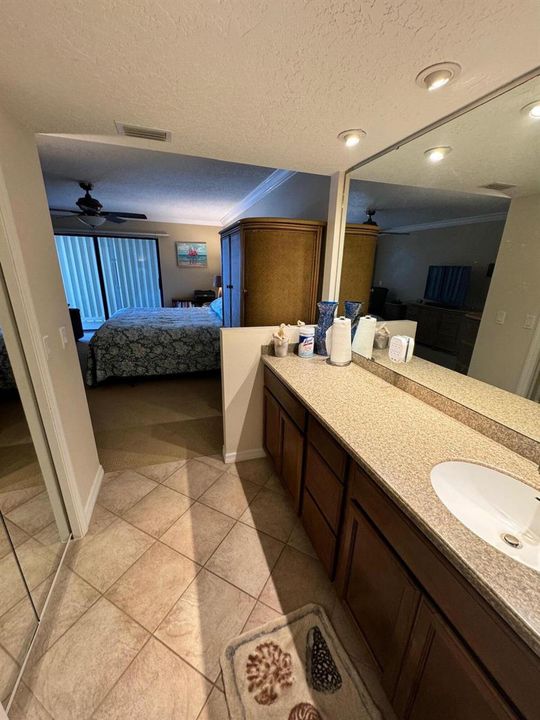 m bath dressing area