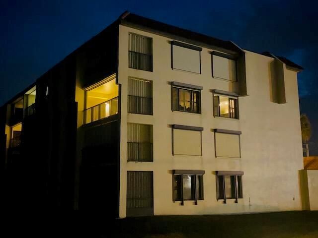 CORNER UNIT