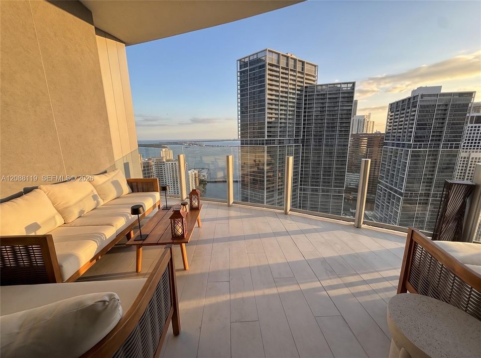 For Rent: $19,950 (3 beds, 2 baths, 1957 Square Feet)