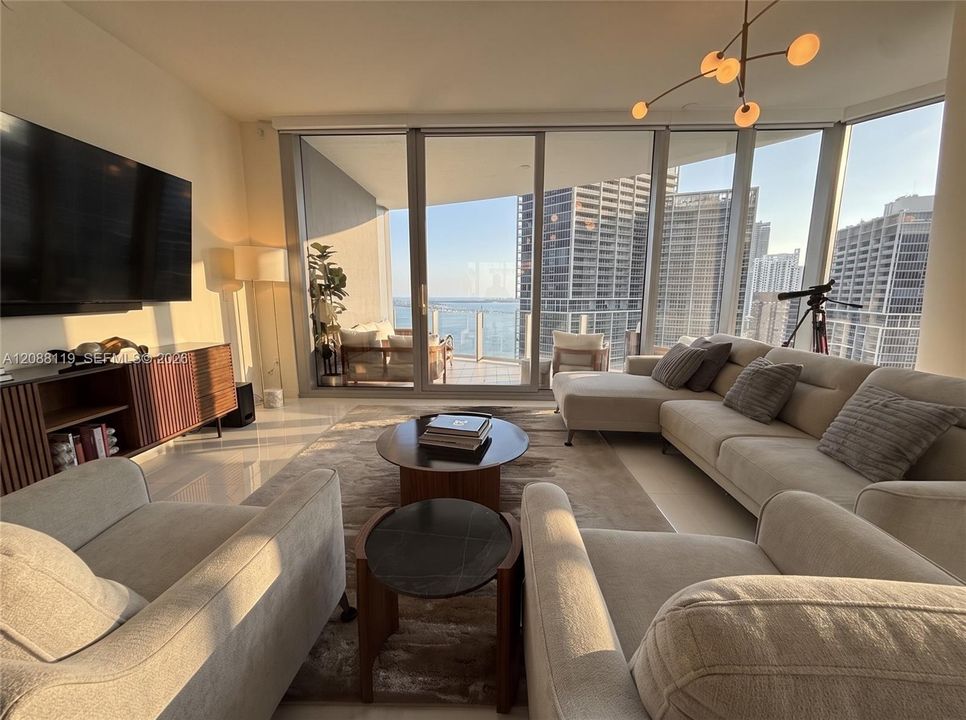 For Rent: $19,950 (3 beds, 2 baths, 1957 Square Feet)