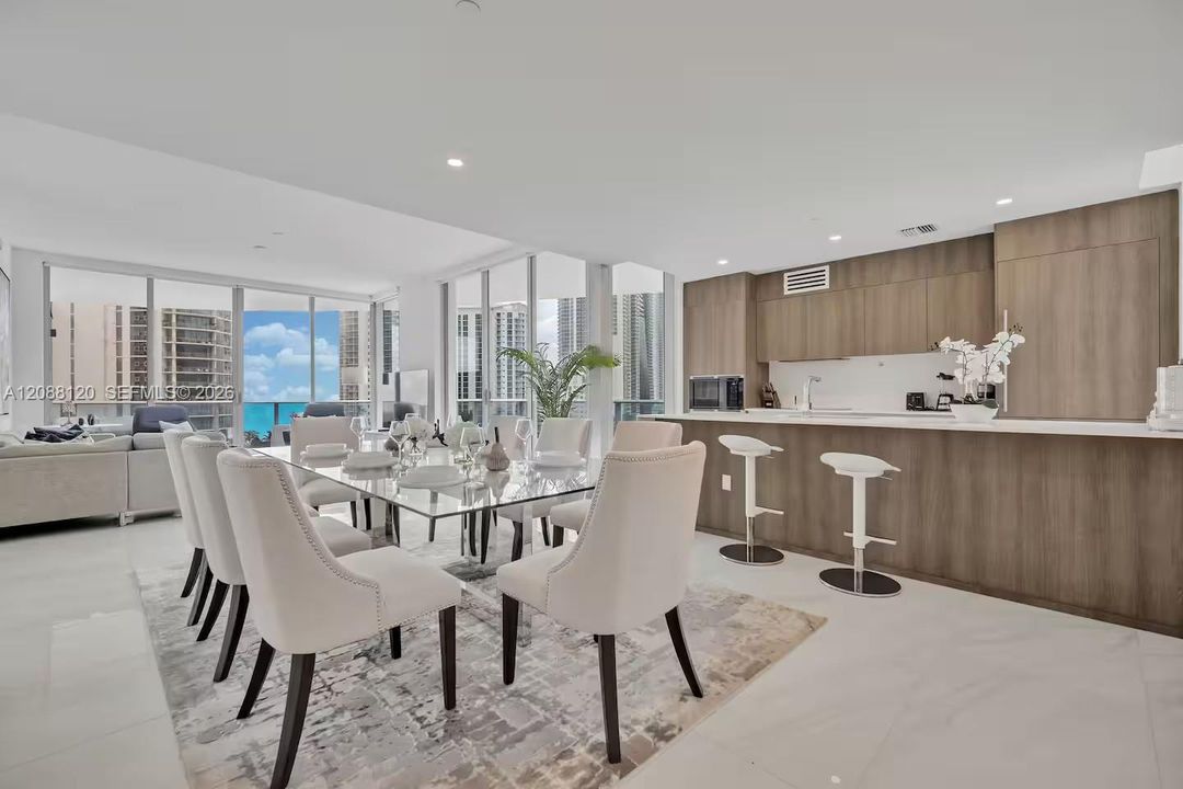 For Rent: $10,500 (3 beds, 3 baths, 2100 Square Feet)