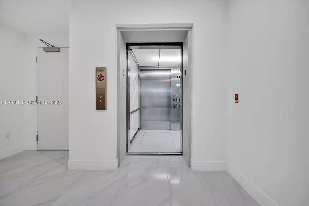 For Rent: $10,500 (3 beds, 3 baths, 2100 Square Feet)