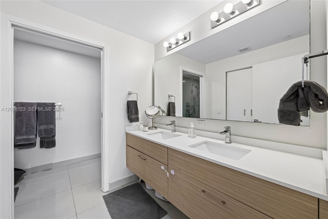 En Venta: $840,000 (3 camas, 3 baños, 1432 Pies cuadrados)