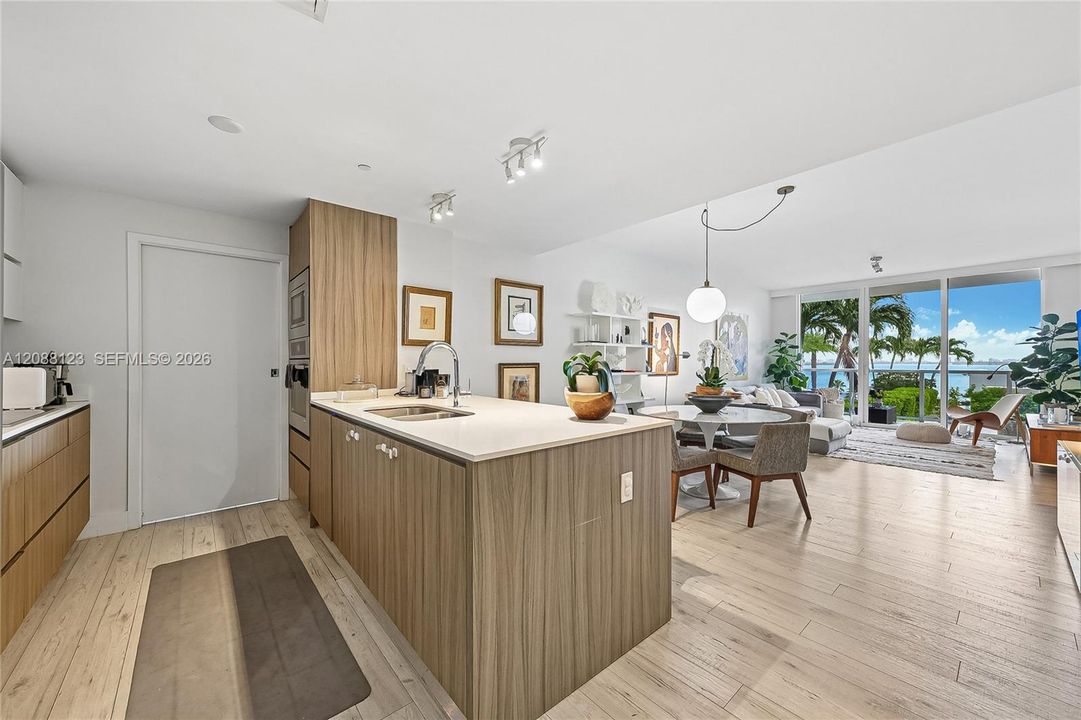 En Venta: $840,000 (3 camas, 3 baños, 1432 Pies cuadrados)