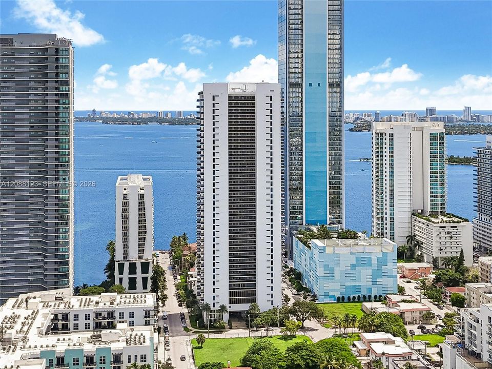 En Venta: $840,000 (3 camas, 3 baños, 1432 Pies cuadrados)
