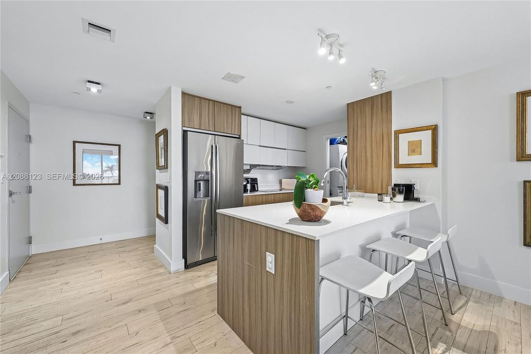 En Venta: $840,000 (3 camas, 3 baños, 1432 Pies cuadrados)