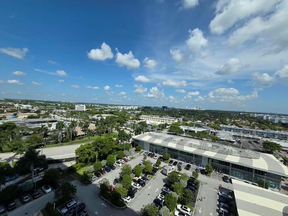 For Sale: $760,000 (1 beds, 1 baths, 950 Square Feet)