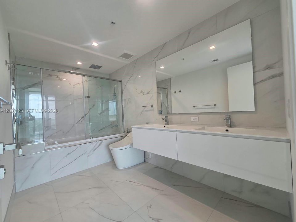 For Sale: $760,000 (1 beds, 1 baths, 950 Square Feet)