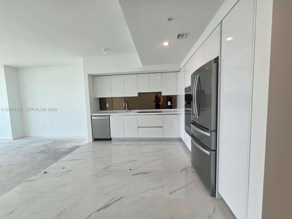 For Sale: $760,000 (1 beds, 1 baths, 950 Square Feet)