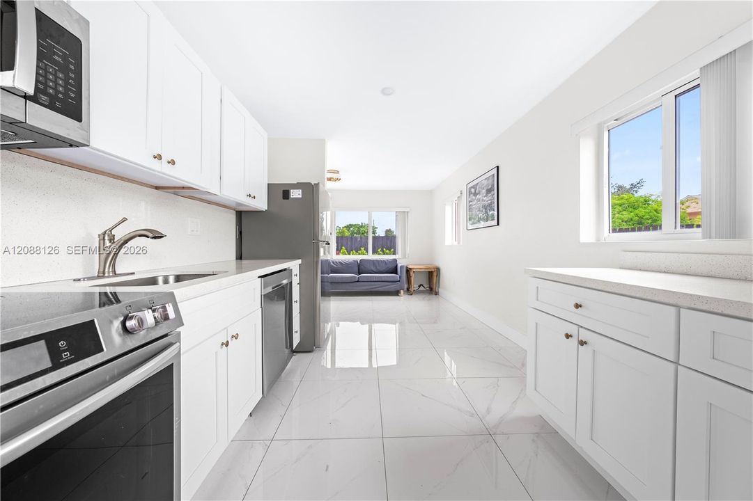 For Rent: $2,200 (2 beds, 1 baths, 1958 Square Feet)