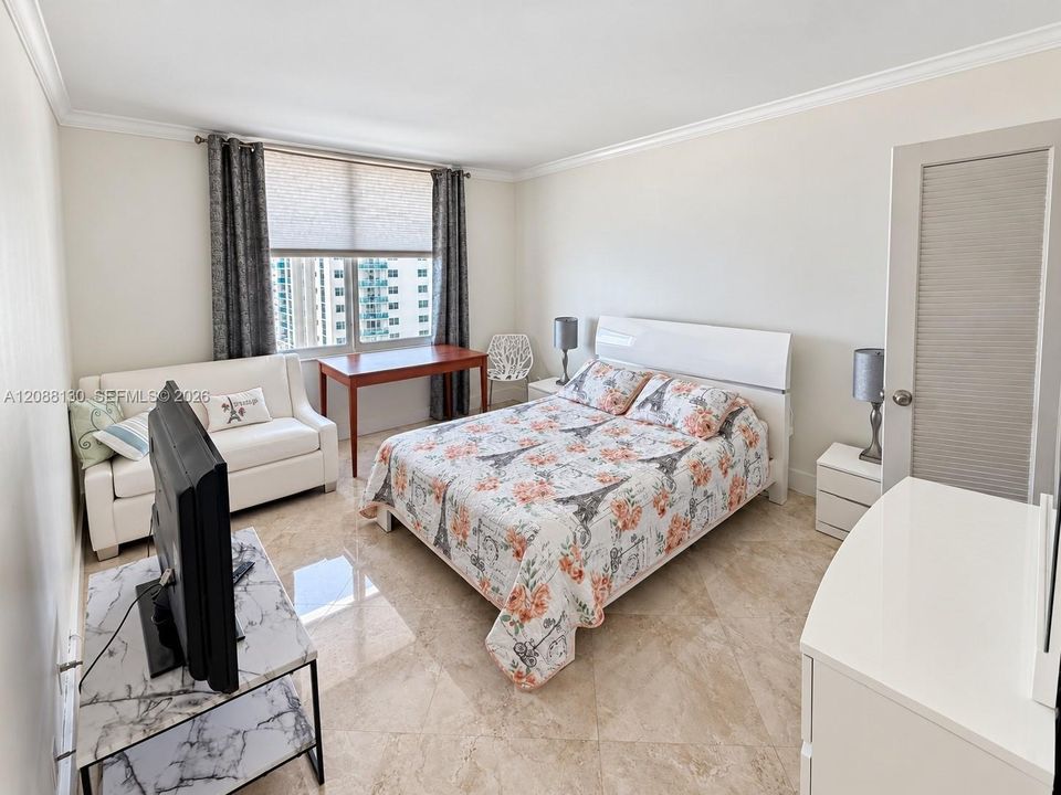 For Rent: $1,400 (2 beds, 2 baths, 1331 Square Feet)