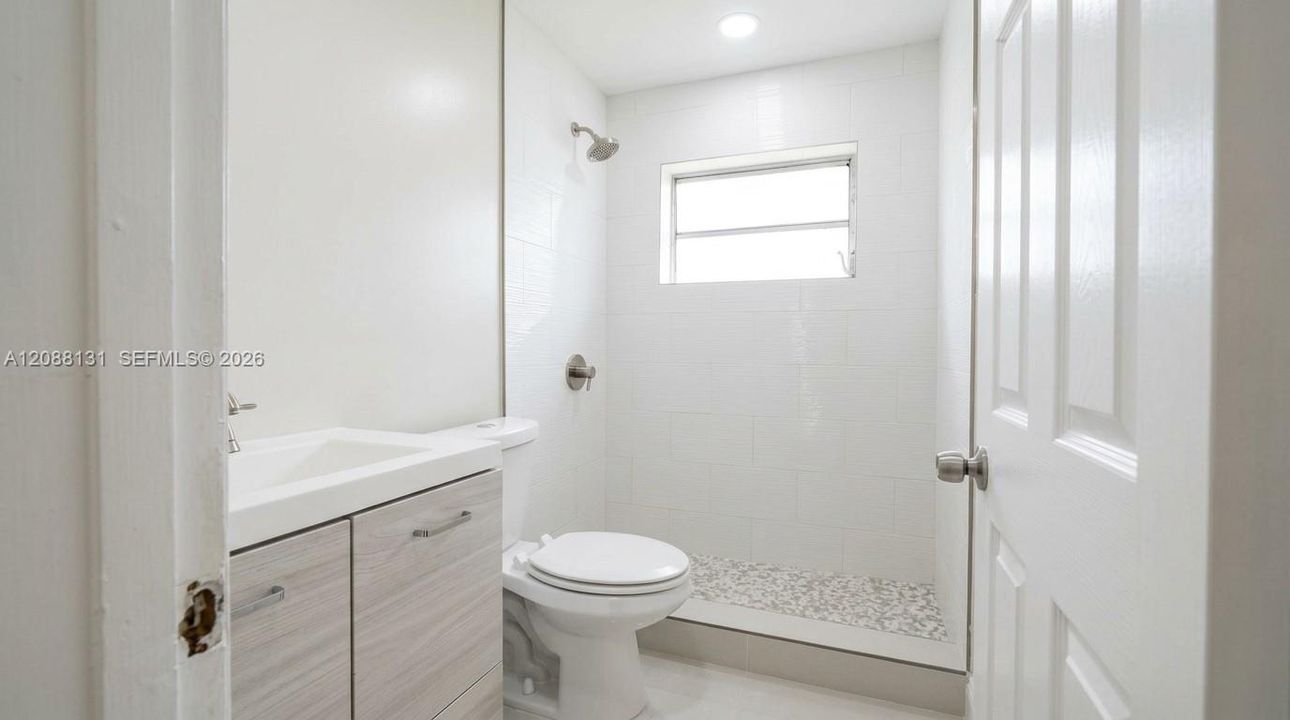 For Rent: $1,995 (2 beds, 1 baths, 763 Square Feet)