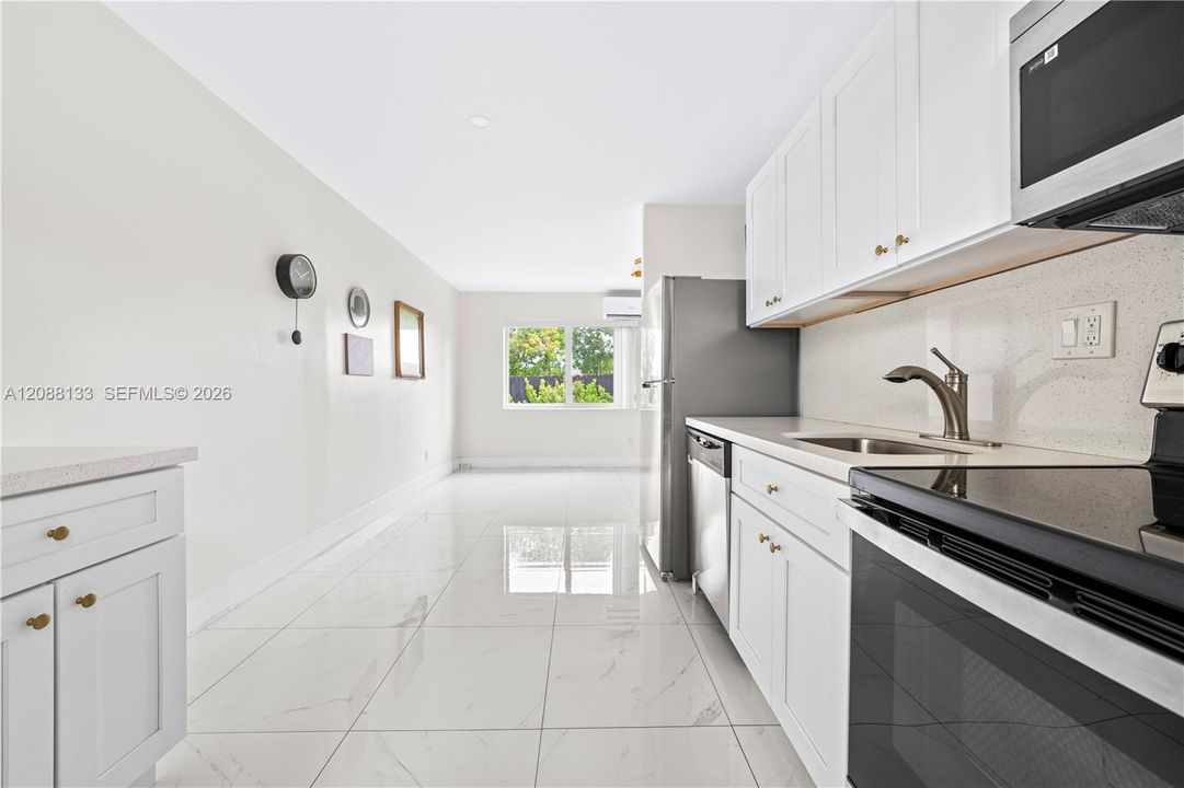 For Rent: $2,200 (2 beds, 1 baths, 1958 Square Feet)