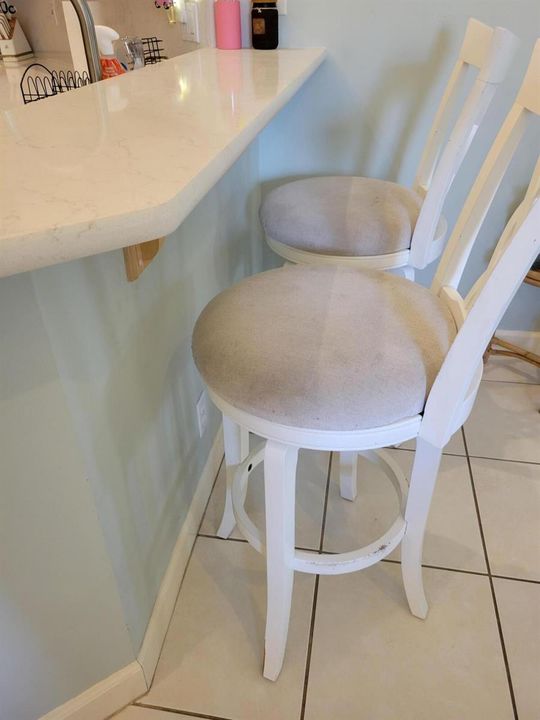 Breakfast bar/ eating counter