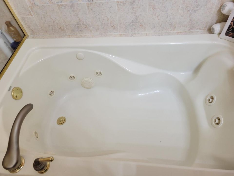 The Jetted Spa Tub