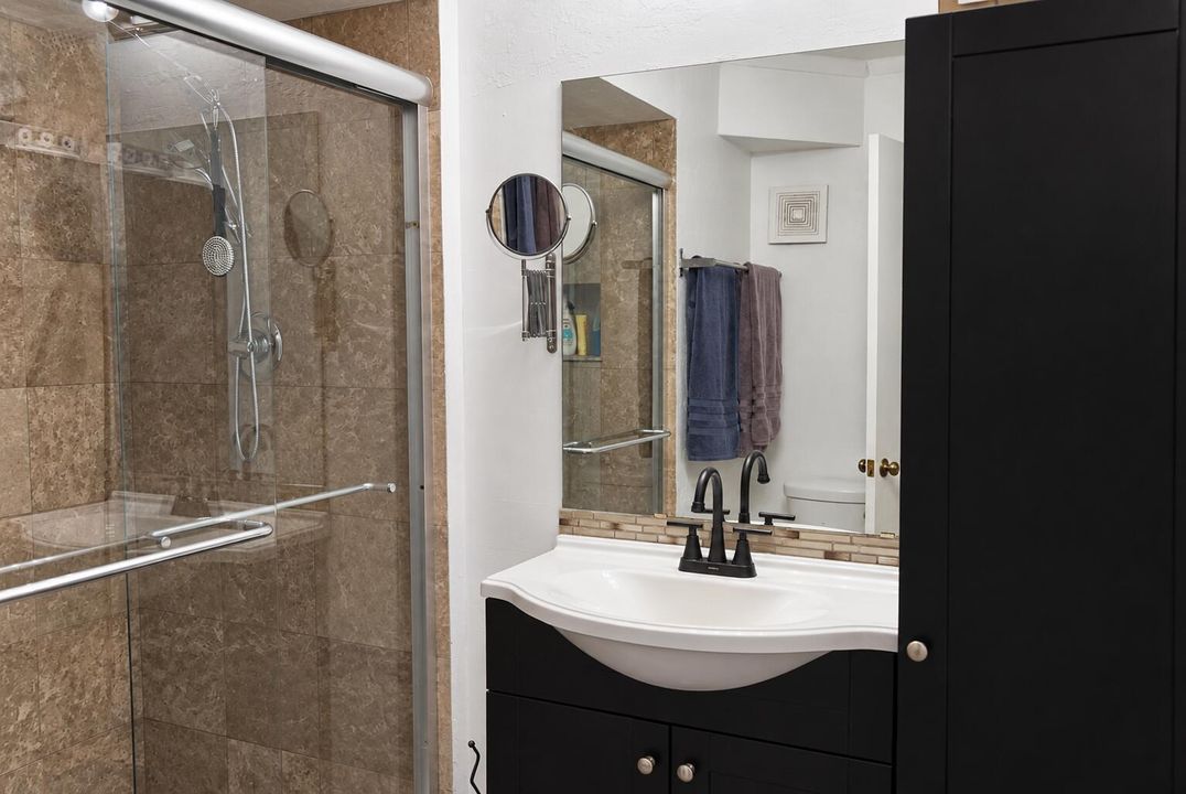 secondary bathroom