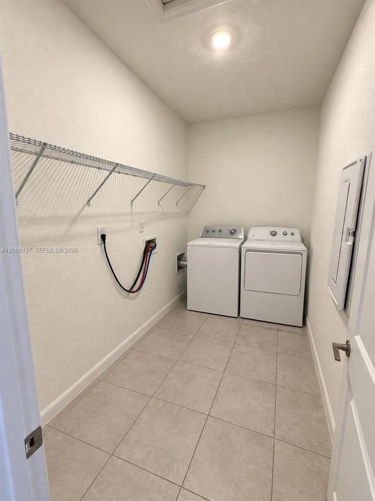 For Rent: $4,000 (3 beds, 2 baths, 2424 Square Feet)