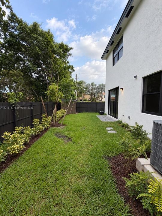 For Rent: $4,000 (3 beds, 2 baths, 2424 Square Feet)