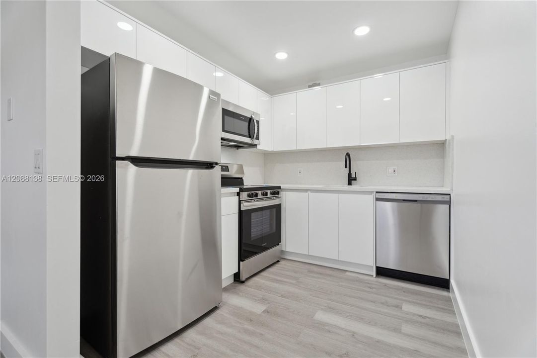 В аренду: $1,900 (2 спален, 2 ванн, 933 Квадратных фут)