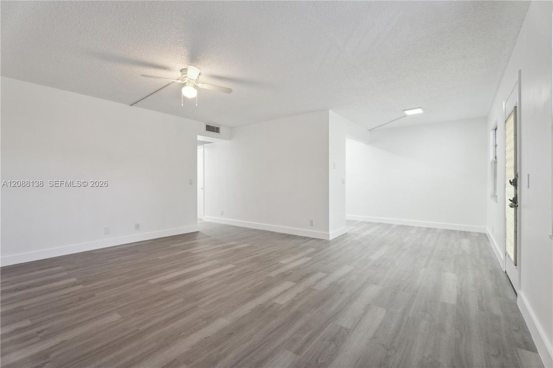 В аренду: $1,900 (2 спален, 2 ванн, 933 Квадратных фут)