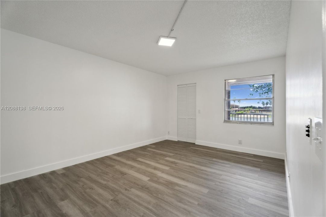 В аренду: $1,900 (2 спален, 2 ванн, 933 Квадратных фут)