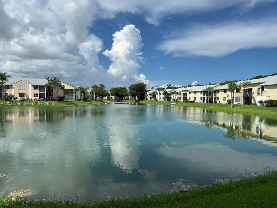 For Sale: $179,800 (2 beds, 1 baths, 863 Square Feet)