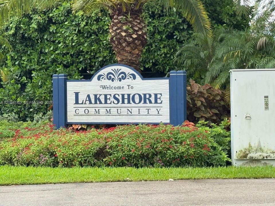For Sale: $179,800 (2 beds, 1 baths, 863 Square Feet)