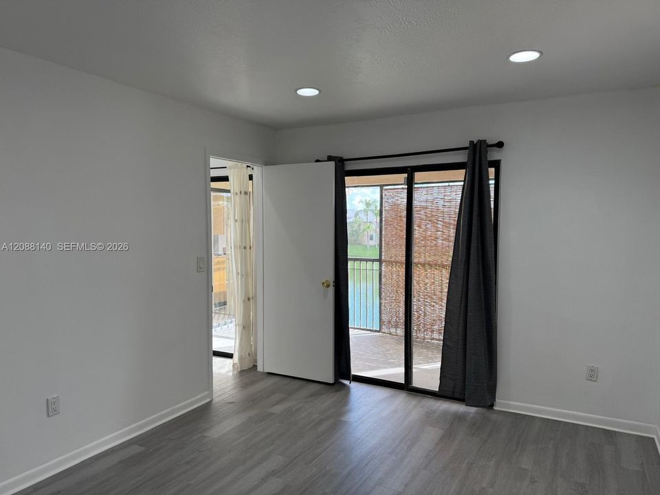 For Sale: $179,800 (2 beds, 1 baths, 863 Square Feet)