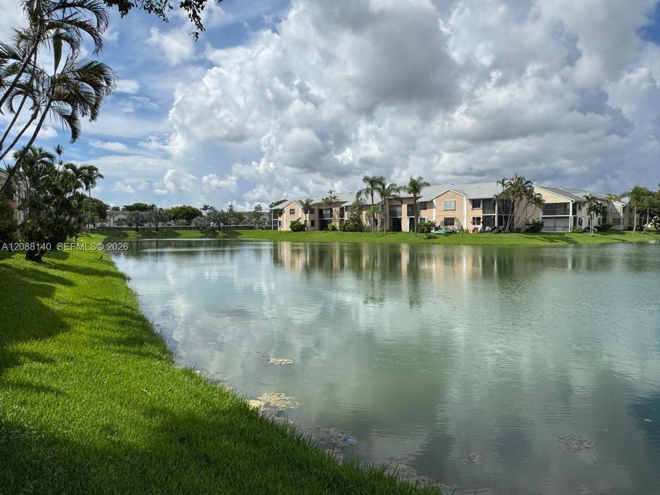 For Sale: $179,800 (2 beds, 1 baths, 863 Square Feet)