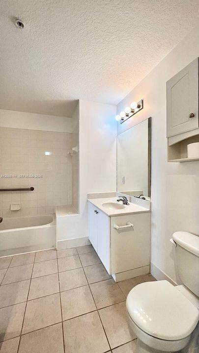 В аренду: $2,300 (1 спален, 1 ванн, 823 Квадратных фут)