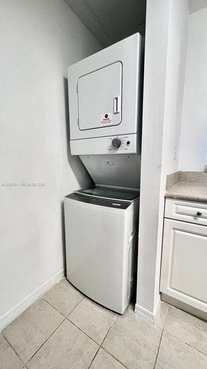 В аренду: $2,300 (1 спален, 1 ванн, 823 Квадратных фут)