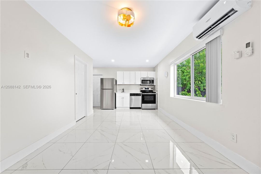 For Rent: $2,500 (2 beds, 1 baths, 1958 Square Feet)