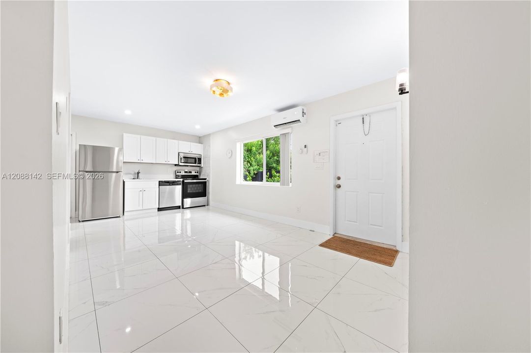 For Rent: $2,500 (2 beds, 1 baths, 1958 Square Feet)