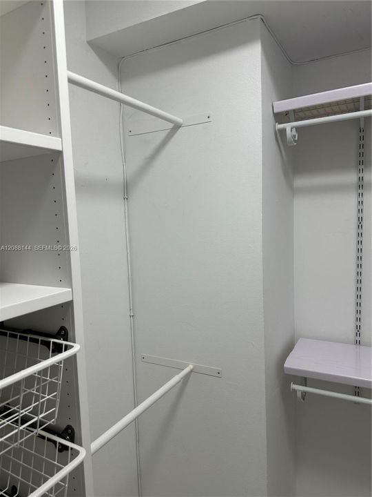 For Sale: $234,900 (1 beds, 1 baths, 1000 Square Feet)