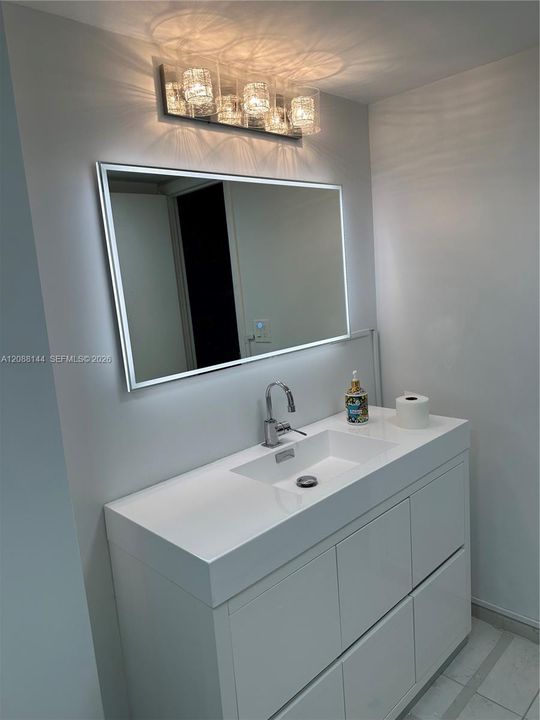 For Sale: $234,900 (1 beds, 1 baths, 1000 Square Feet)