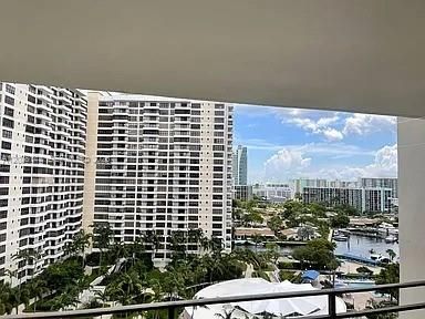 For Sale: $234,900 (1 beds, 1 baths, 1000 Square Feet)