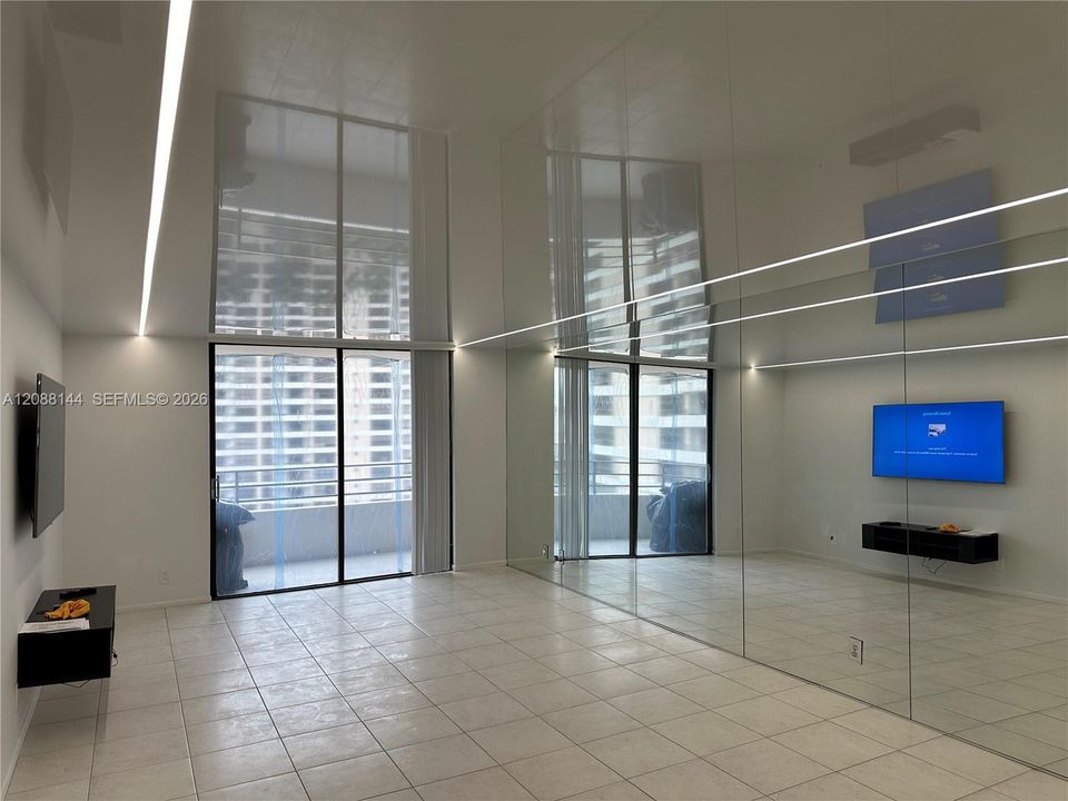 For Sale: $234,900 (1 beds, 1 baths, 1000 Square Feet)