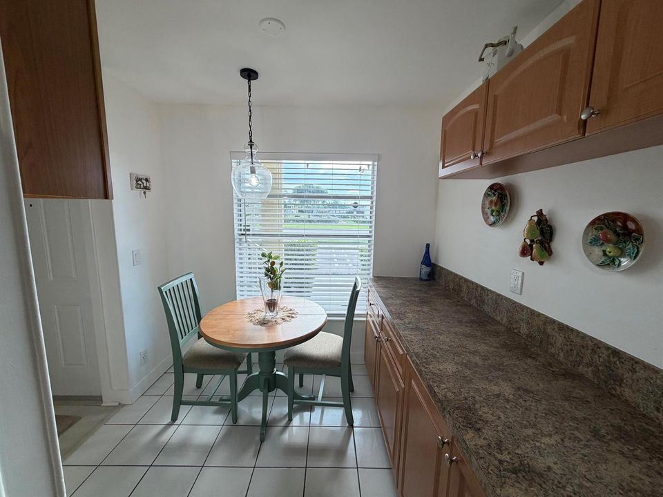 Eat-in kitchen