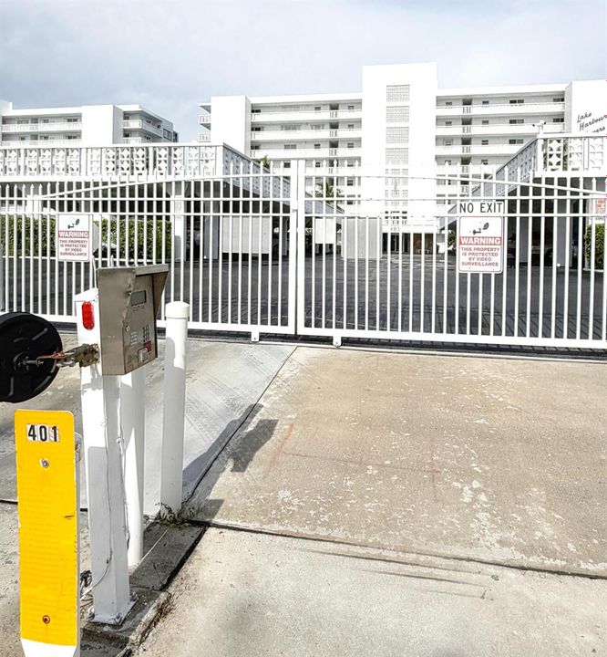 Gate